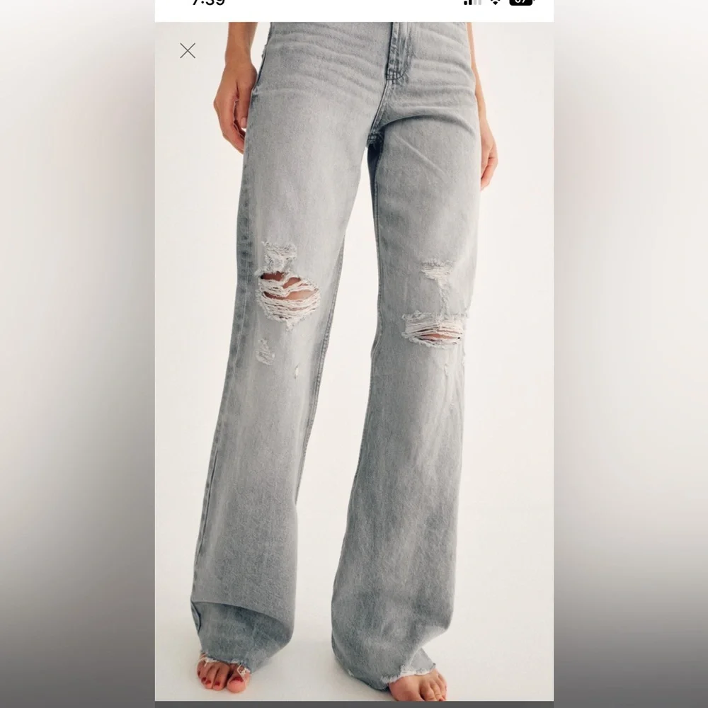 Zara size 2 HIGH-WAISTED distressed- WIDE LEG - FULL LENGTH light gray jeans - Picture 5 of 9